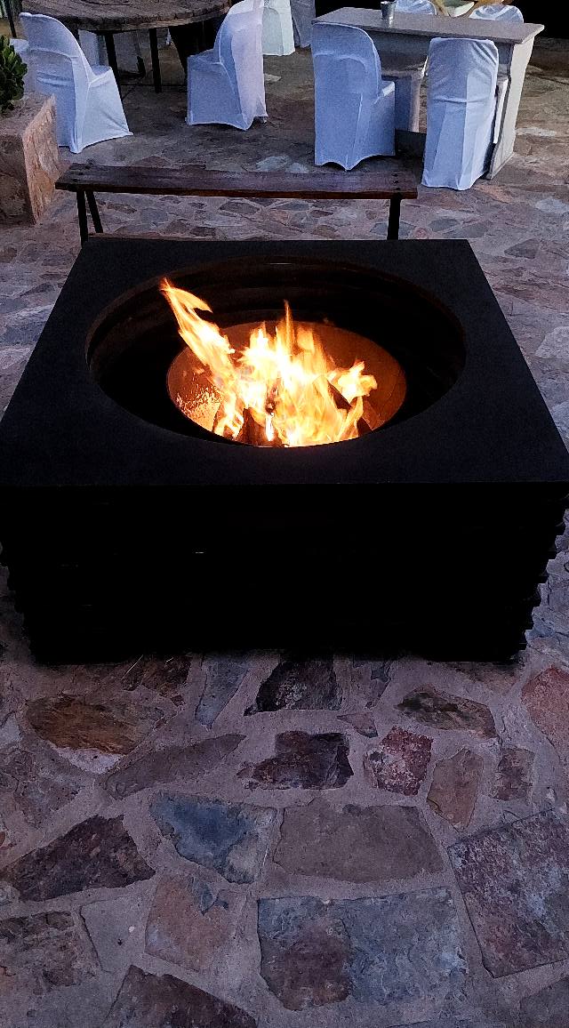 Braai fire ready for cooking at Netto's