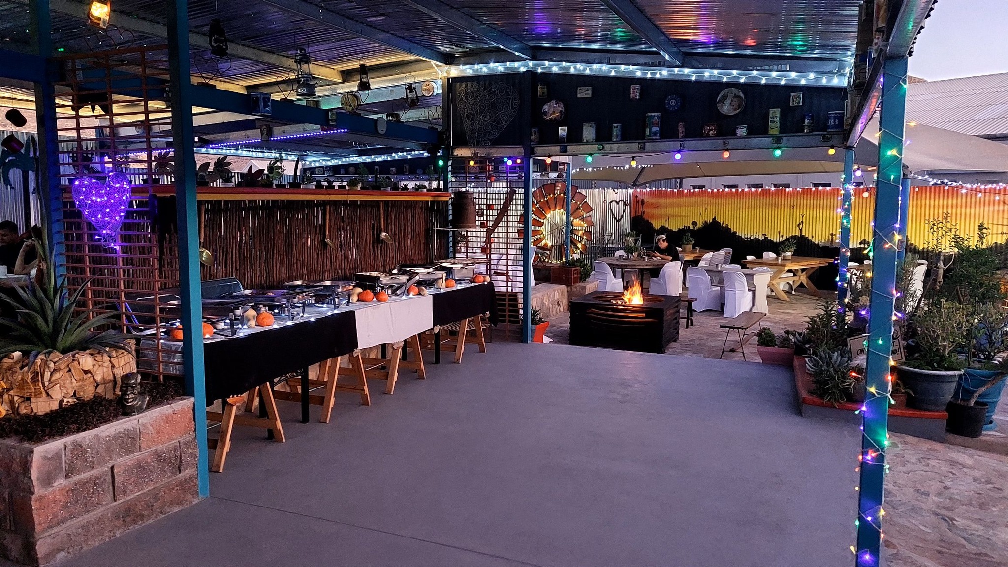Evening venue lights at Netto's Outdoor Dining